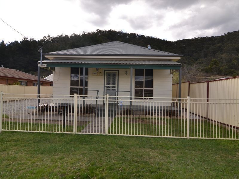 30 Geordie Street, Lithgow NSW 2790