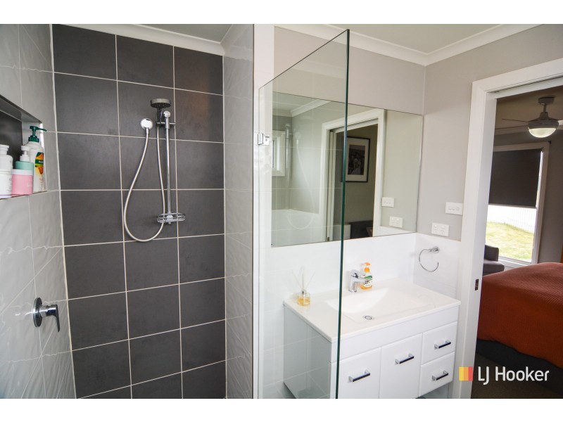 18 Chivers Close, Lithgow NSW 2790