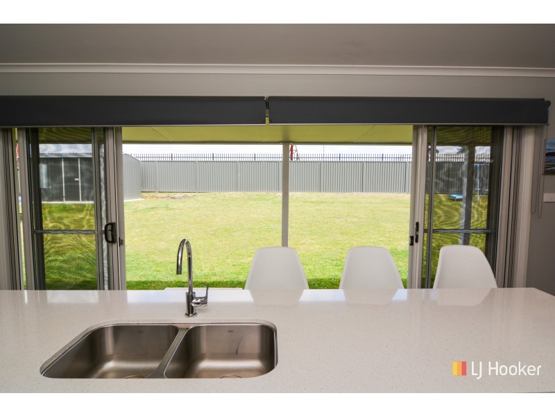 18 Chivers Close, Lithgow NSW 2790