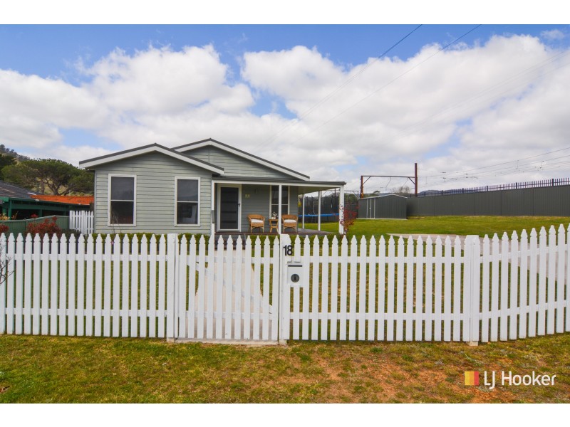 18 Chivers Close, Lithgow NSW 2790