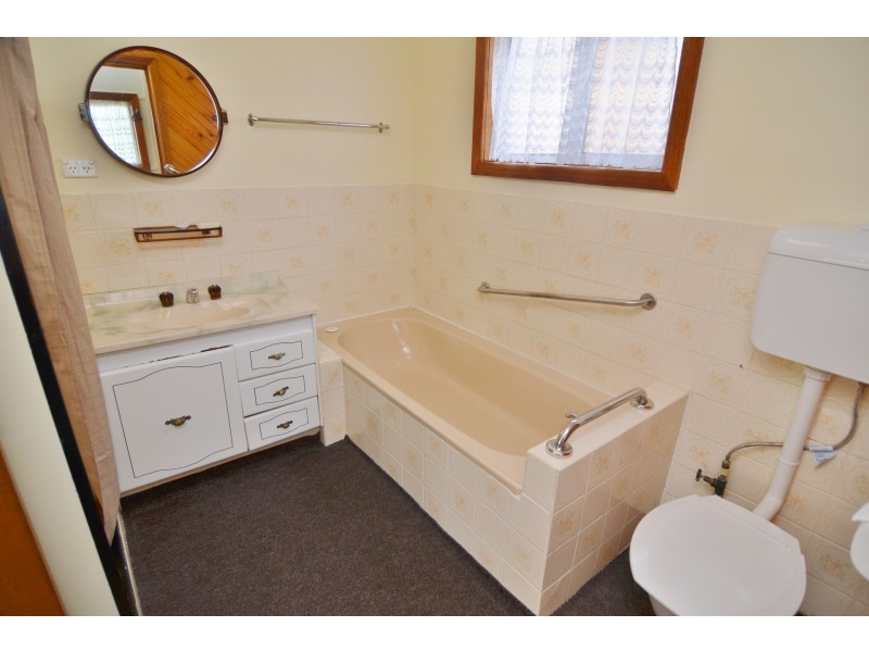 23 Martini Parade, Lithgow NSW 2790