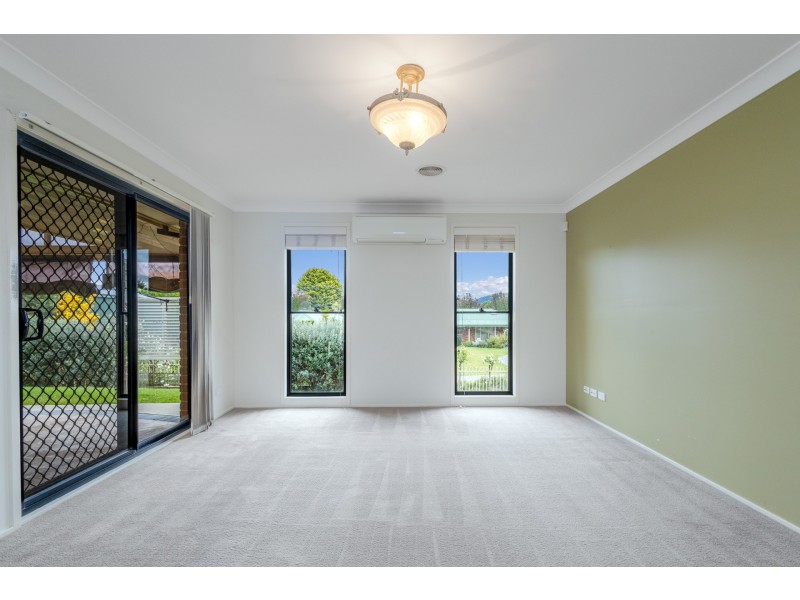 9 Acer Place, South Bowenfels NSW 2790