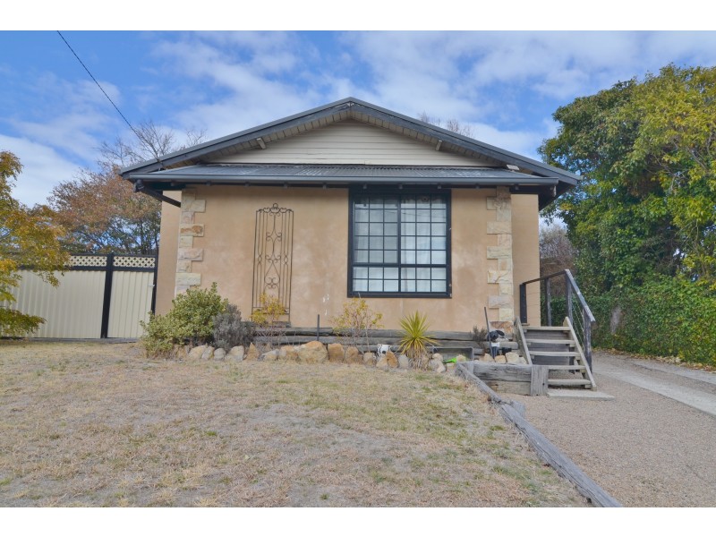 12 Lone Pine Avenue, Lithgow NSW 2790