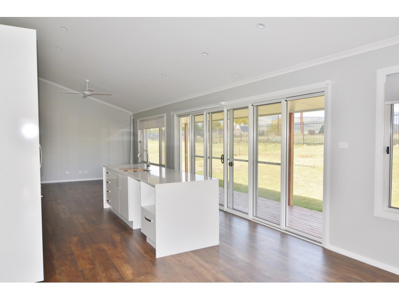 18 Chivers Close, Lithgow NSW 2790