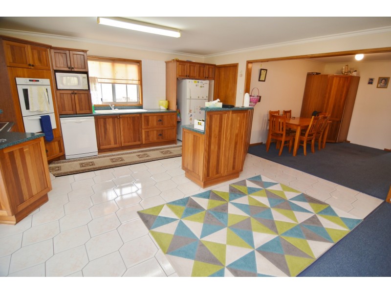 89 Rifle Parade, Lithgow NSW 2790