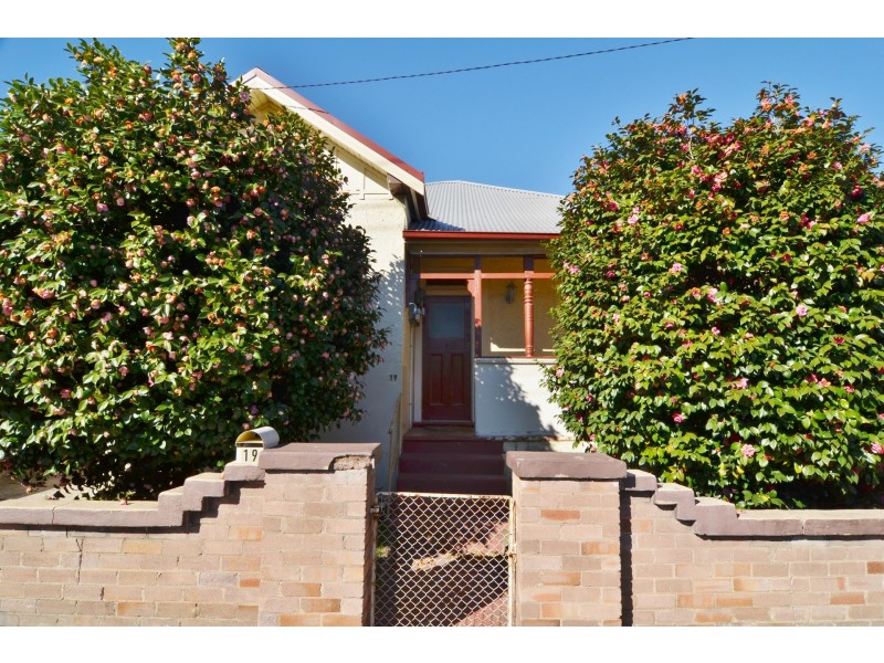 19 Sandford Avenue, Lithgow NSW 2790