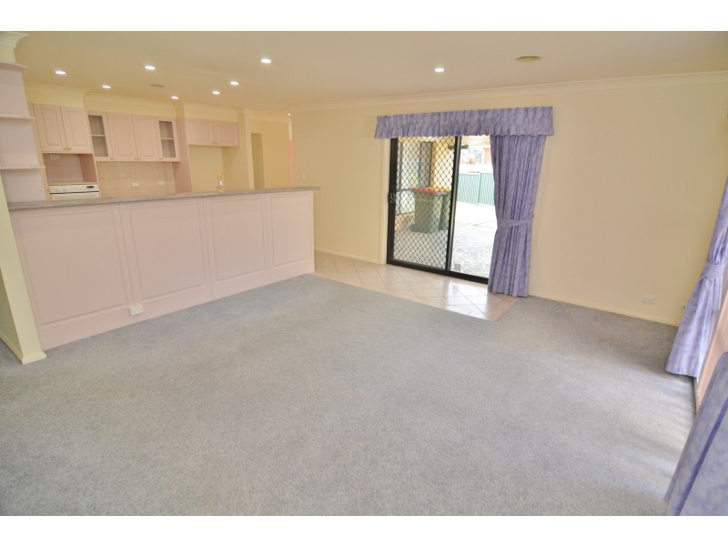 19 Robinia Drive, Lithgow NSW 2790