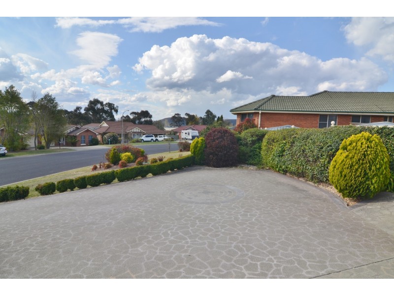 19 Robinia Drive, Lithgow NSW 2790