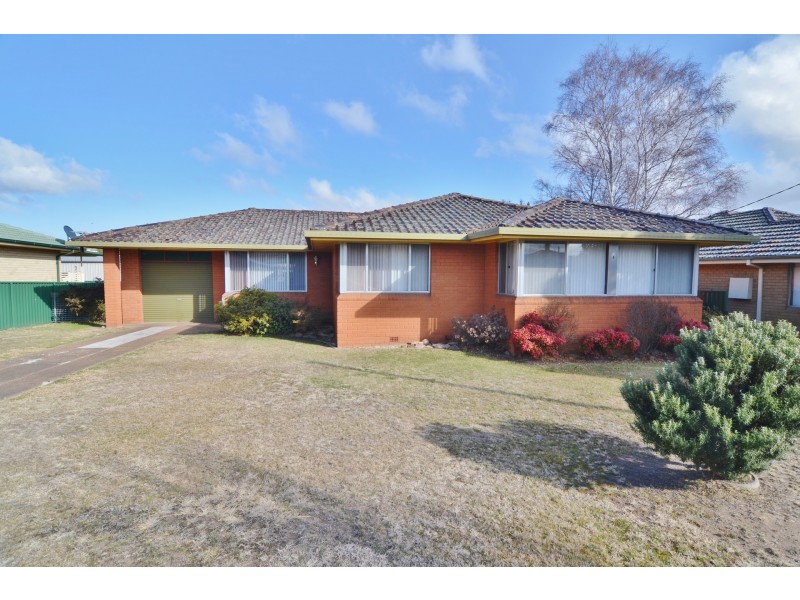 8 Rifle Parade, Lithgow NSW 2790