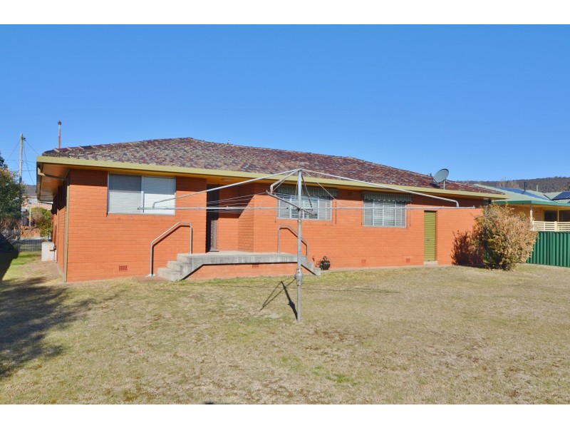 8 Rifle Parade, Lithgow NSW 2790