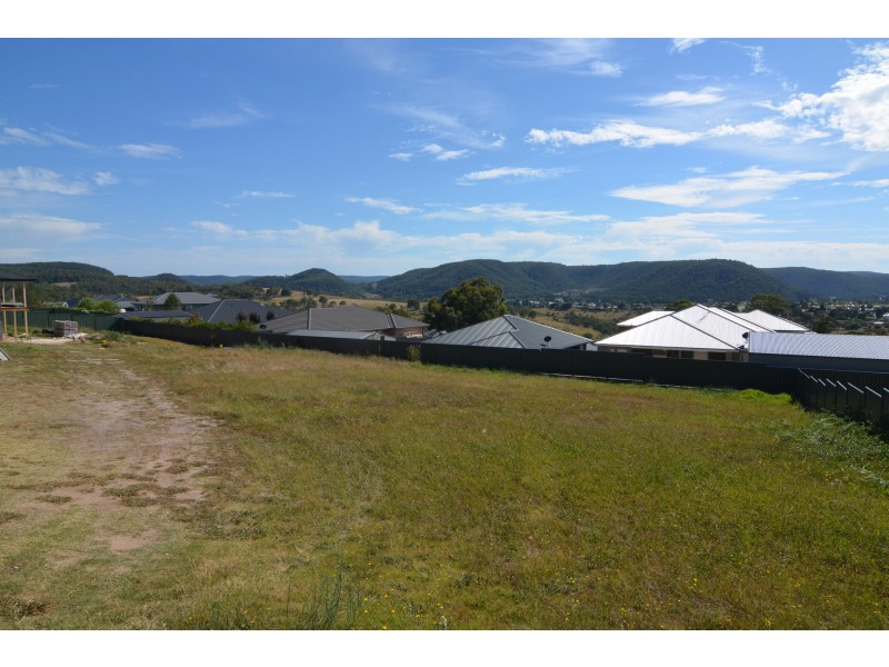 17 Hillcrest Avenue, Lithgow NSW 2790