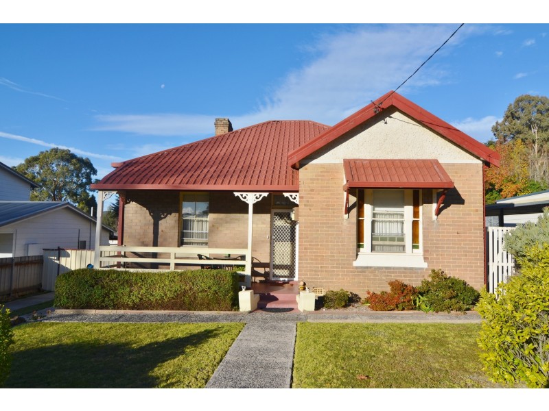 11 Park Parade, Lithgow NSW 2790