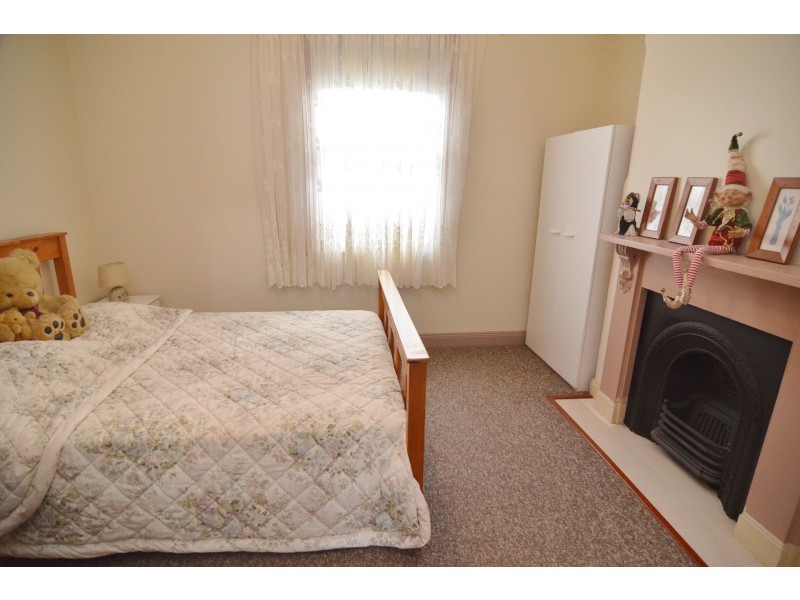 11 Park Parade, Lithgow NSW 2790