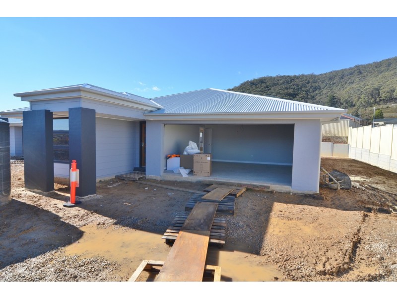 14 & 14a Eucalypt Place, Lithgow NSW 2790