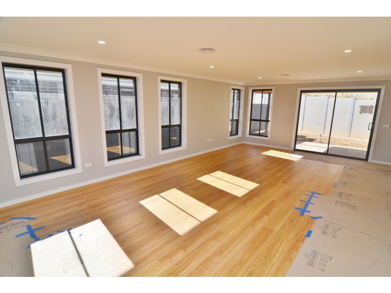 14 & 14a Eucalypt Place, Lithgow NSW 2790