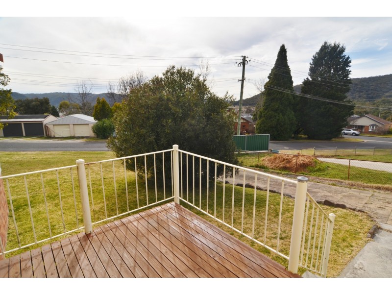 1 Hill Range Crescent, Lithgow NSW 2790