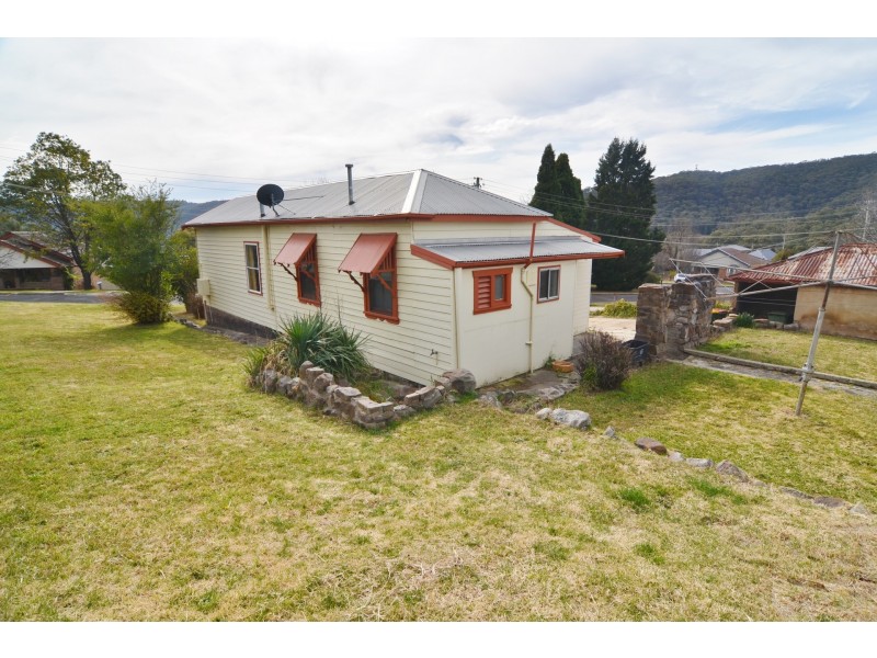 1 Hill Range Crescent, Lithgow NSW 2790