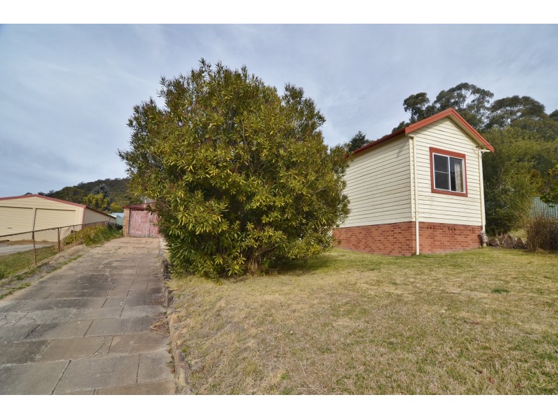 1 Hill Range Crescent, Lithgow NSW 2790