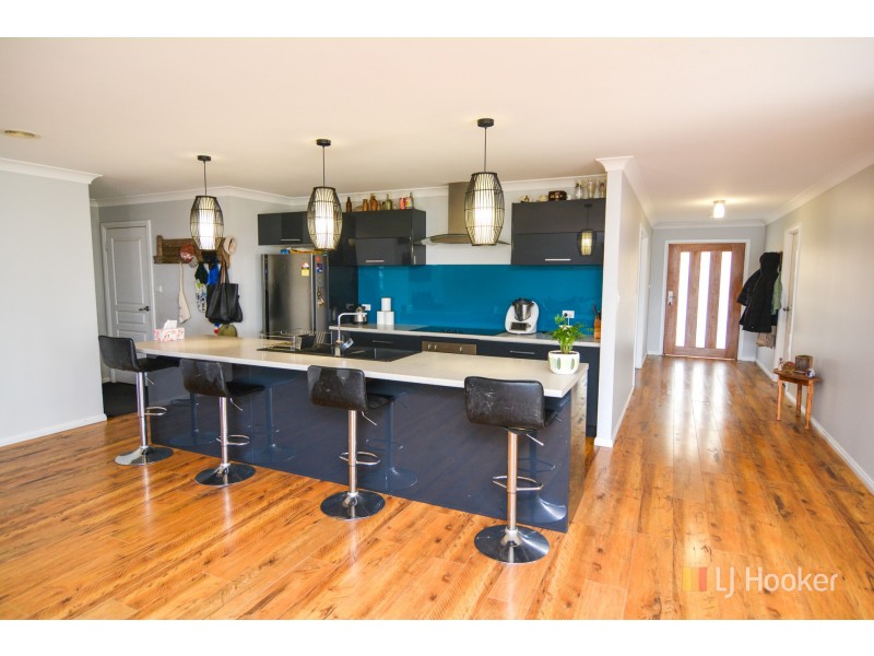 13 Hillcrest Avenue, Lithgow NSW 2790