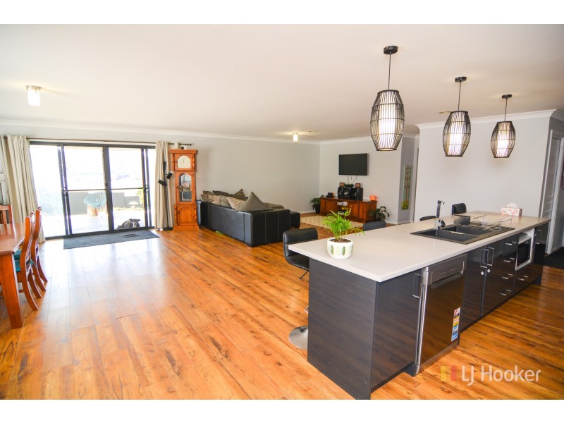 13 Hillcrest Avenue, Lithgow NSW 2790