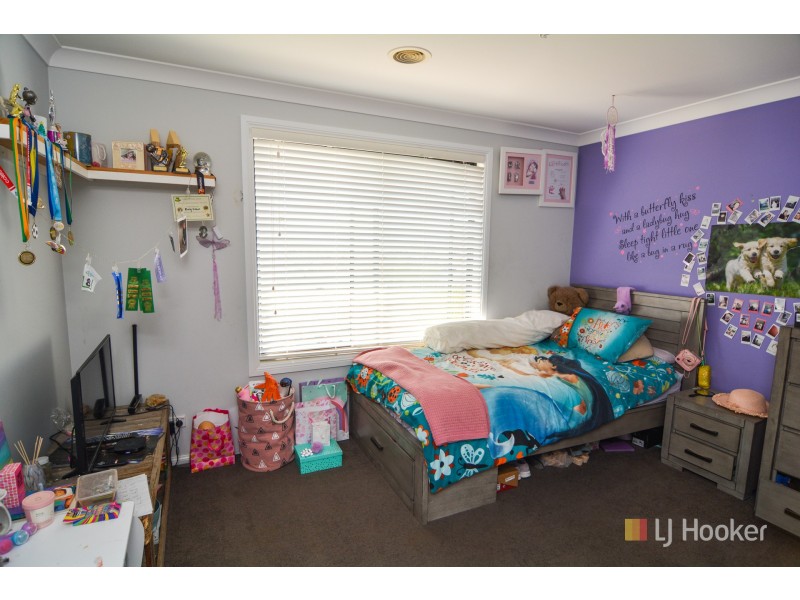 13 Hillcrest Avenue, Lithgow NSW 2790