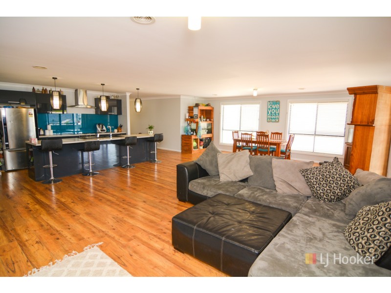 13 Hillcrest Avenue, Lithgow NSW 2790