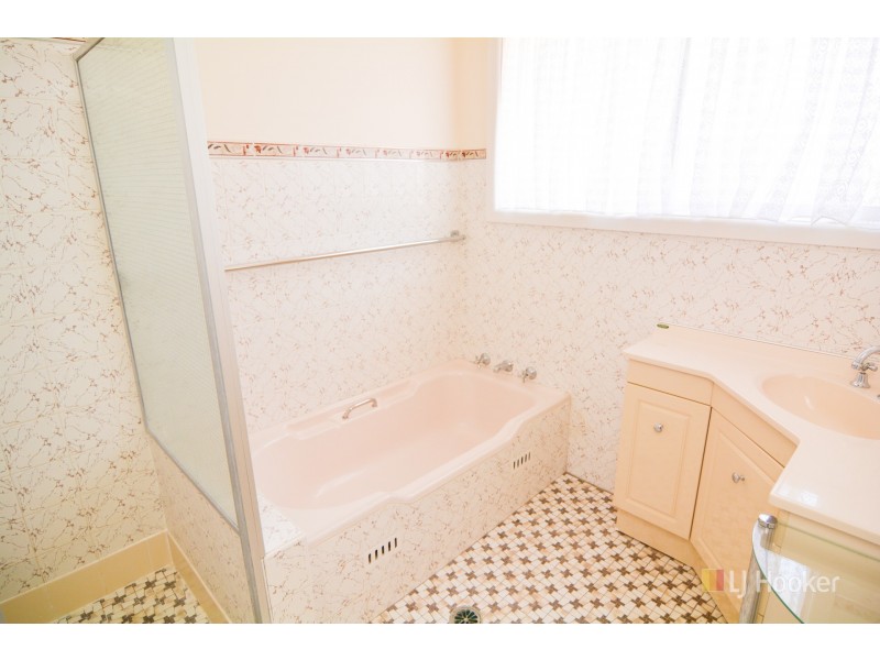 4 Rifle Parade, Lithgow NSW 2790