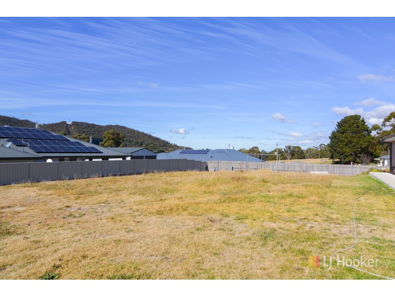 26 Surveyors Way, Lithgow NSW 2790