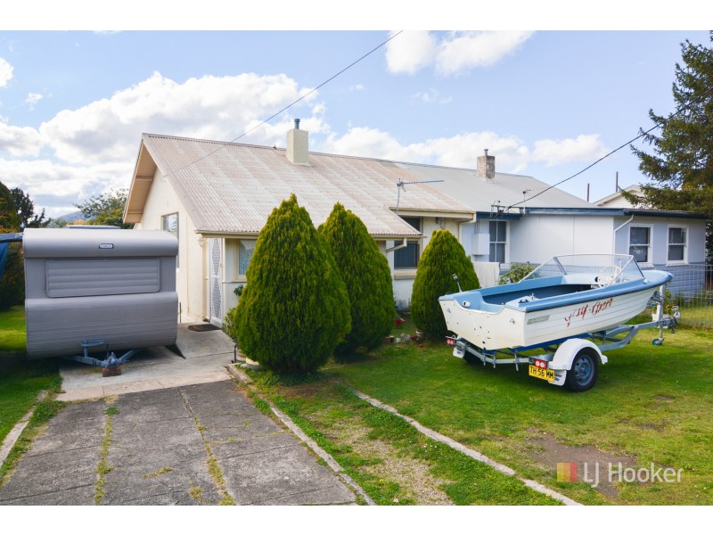 13 Lone Pine Avenue, Lithgow NSW 2790