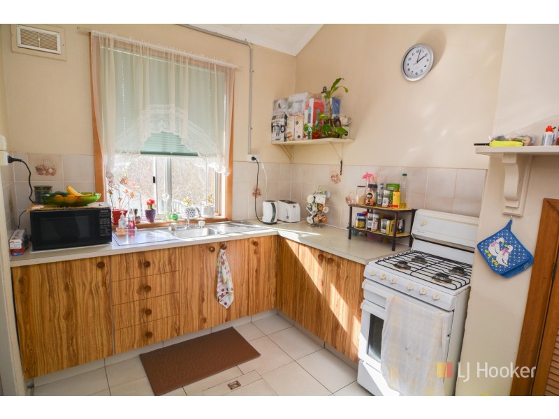 13 Lone Pine Avenue, Lithgow NSW 2790