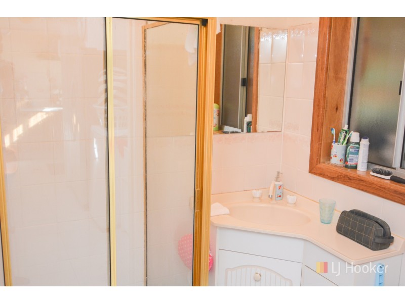 13 Lone Pine Avenue, Lithgow NSW 2790