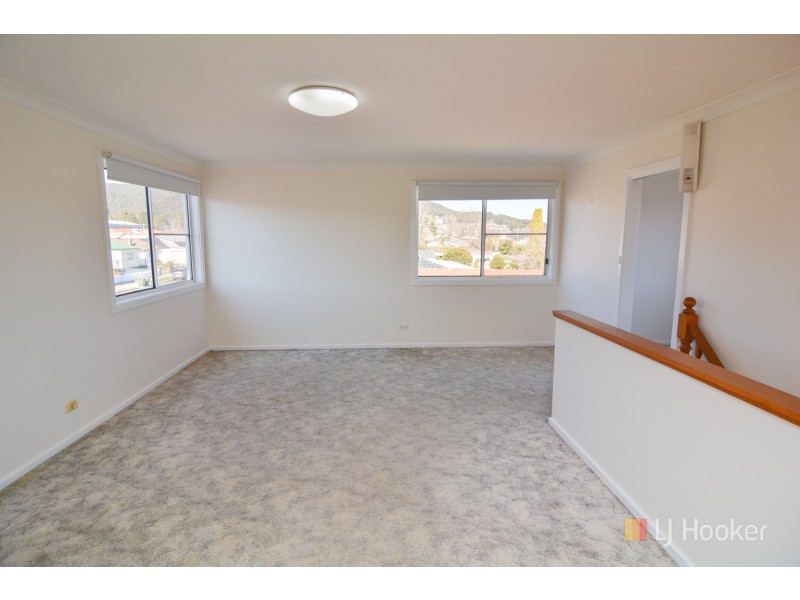 20 Rifle Parade, Lithgow NSW 2790