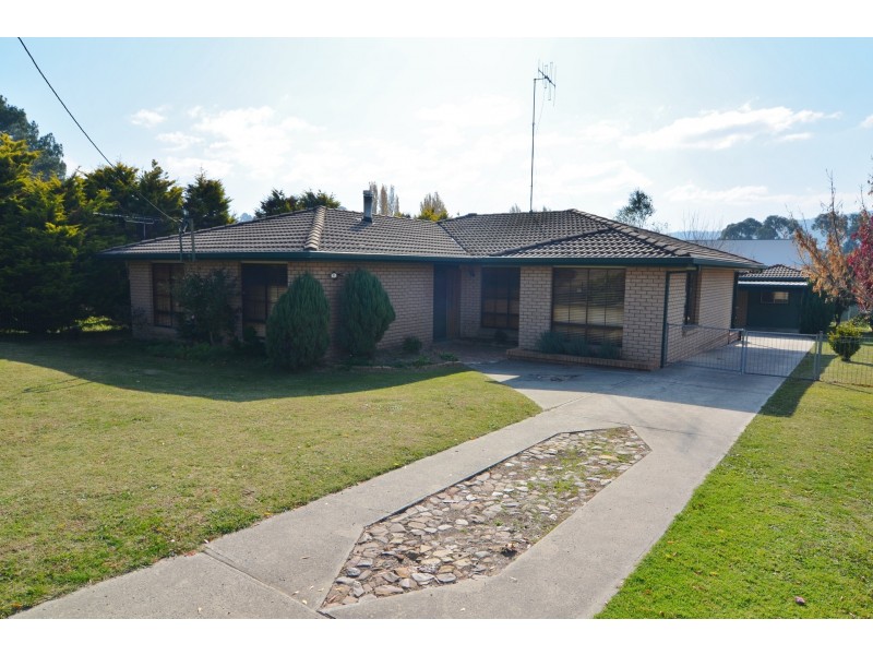 5 Reserve Road, Marrangaroo NSW 2790