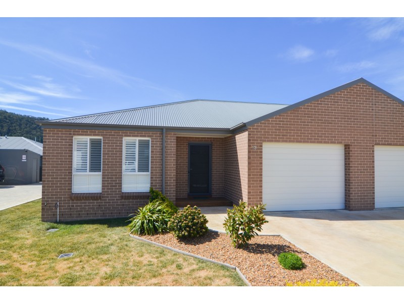 13 Hoskins Avenue, Lithgow NSW 2790