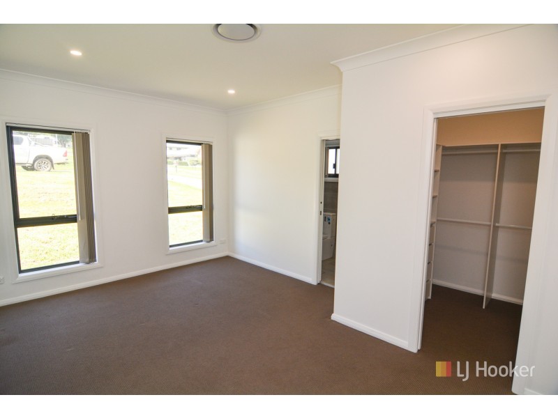 13 Henderson Place, Lithgow NSW 2790