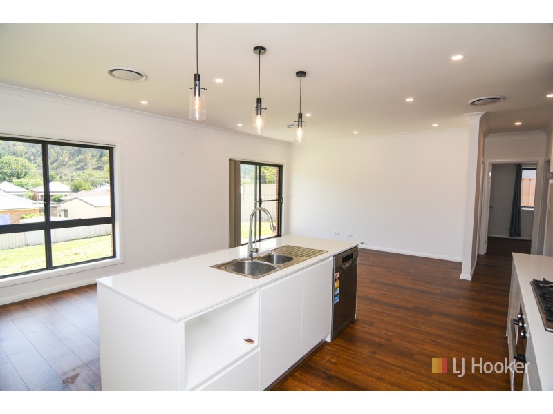 13 Henderson Place, Lithgow NSW 2790