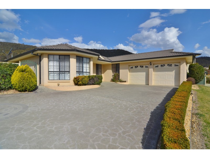 19 Robinia Drive, Lithgow NSW 2790