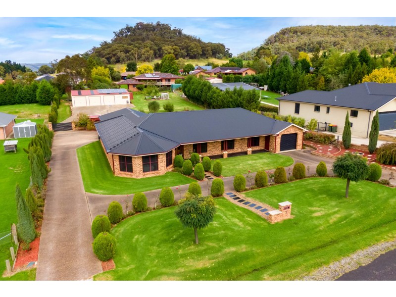 2 Windarra Place, Marrangaroo NSW 2790