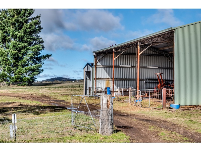 364 Thompsons Creek Road, Pipers Flat NSW 2847