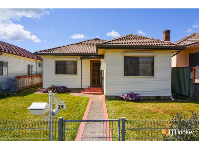 39 Enfield Avenue, Lithgow NSW 2790