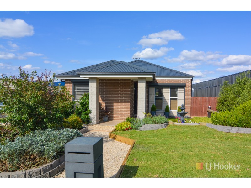 8 Henning Crescent, Wallerawang NSW 2845