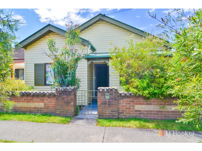 8 Read Avenue, Lithgow NSW 2790