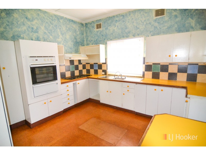 8 Read Avenue, Lithgow NSW 2790