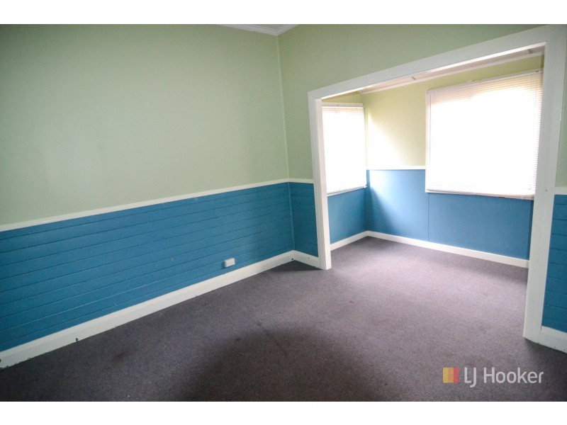 8 Read Avenue, Lithgow NSW 2790