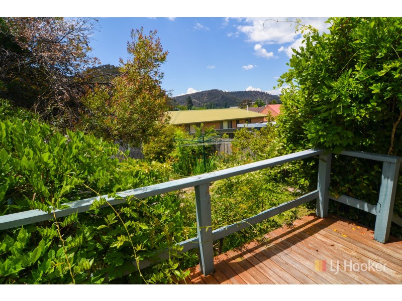 8 Read Avenue, Lithgow NSW 2790