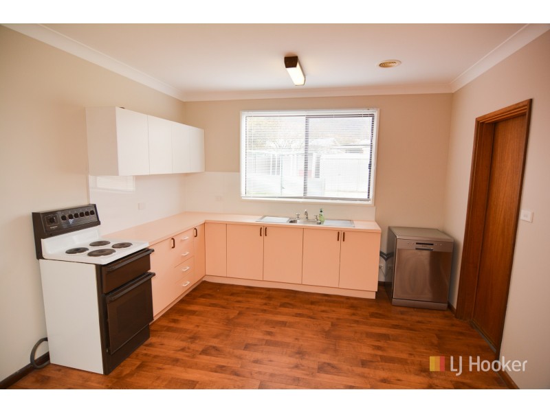 22 Lone Pine Avenue, Lithgow NSW 2790