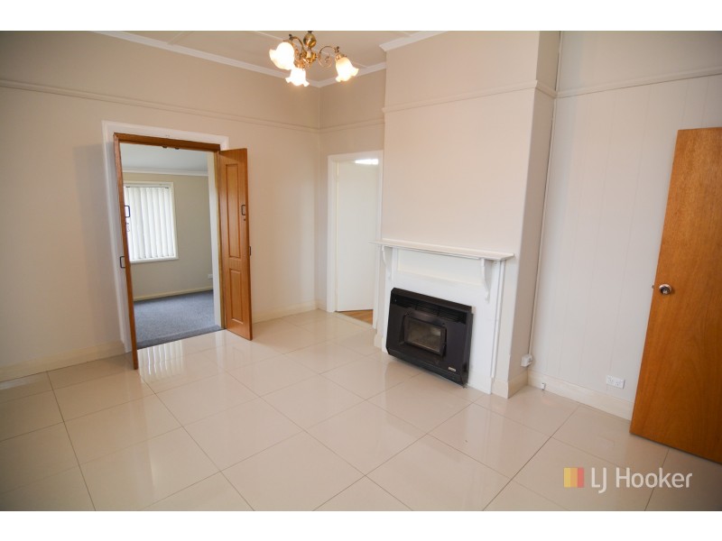22 Lone Pine Avenue, Lithgow NSW 2790