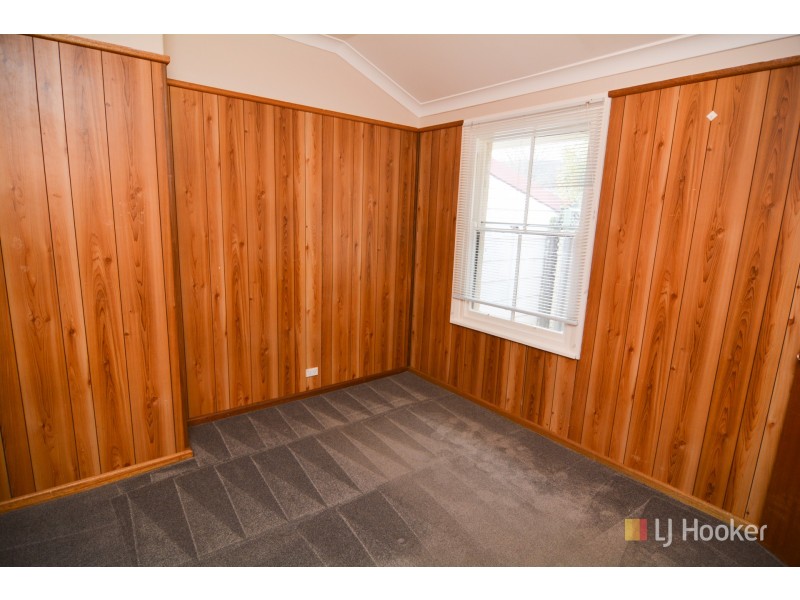 22 Lone Pine Avenue, Lithgow NSW 2790