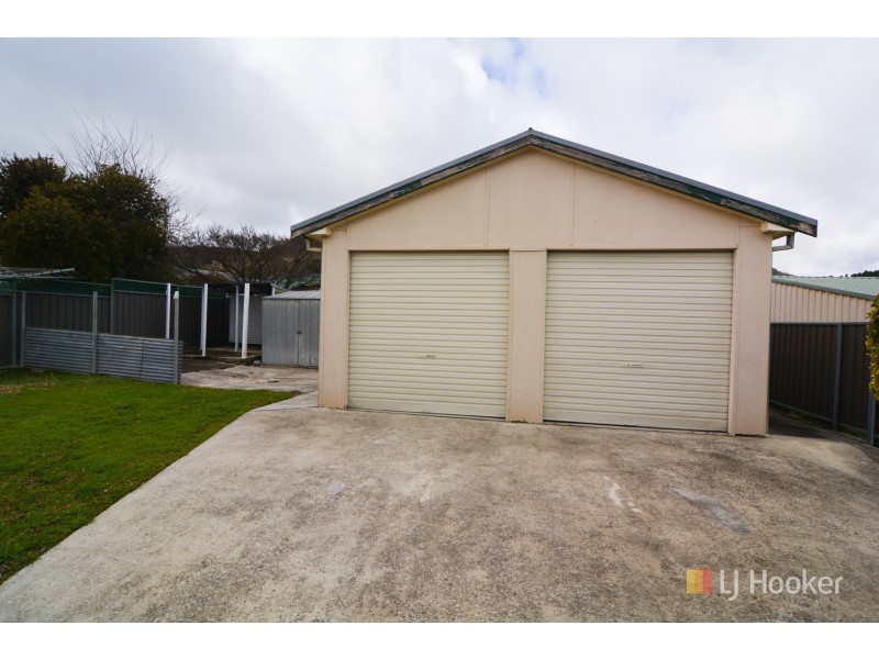 22 Lone Pine Avenue, Lithgow NSW 2790