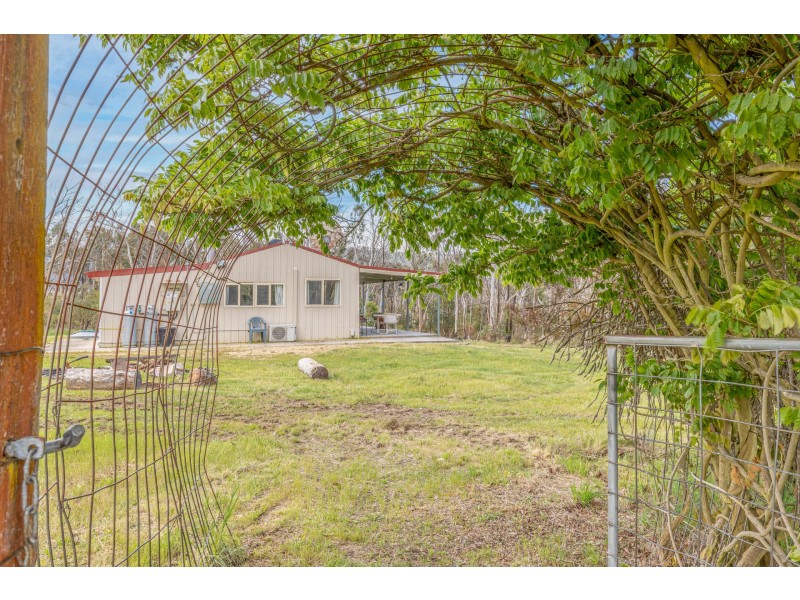 16 Camerons Road, Running Stream NSW 2850
